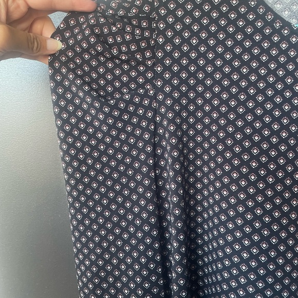 Adrianna Papell Slight Puff Sleeve Black Top with Pink & White Diamond design-M - Picture 9 of 9